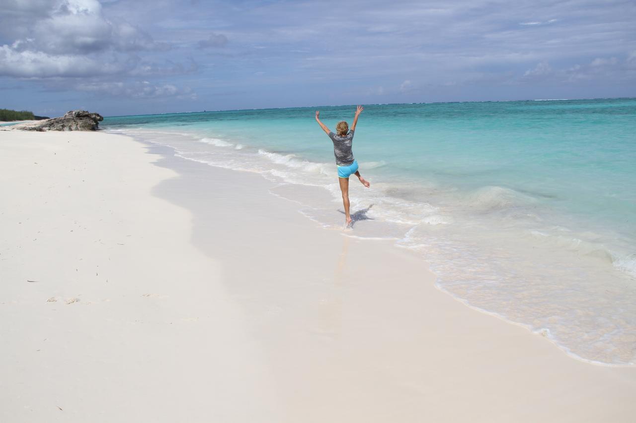 Hollywood Beach Suites Turks And Caicos Whitby Zewnętrze zdjęcie