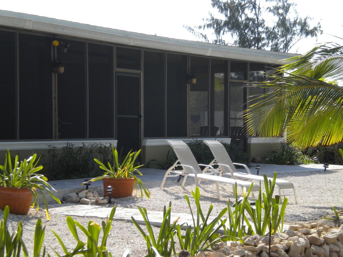 Hollywood Beach Suites Turks And Caicos Whitby Zewnętrze zdjęcie
