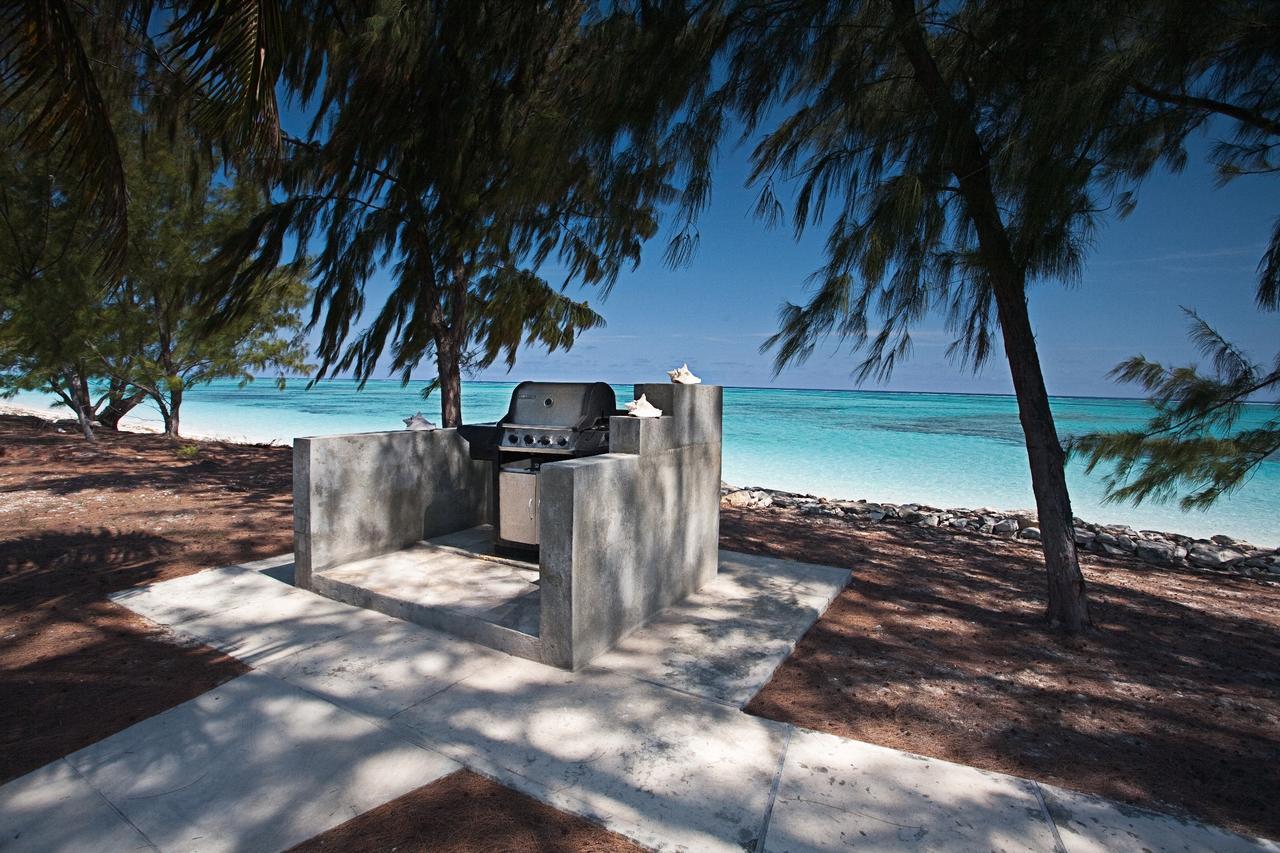 Hollywood Beach Suites Turks And Caicos Whitby Zewnętrze zdjęcie